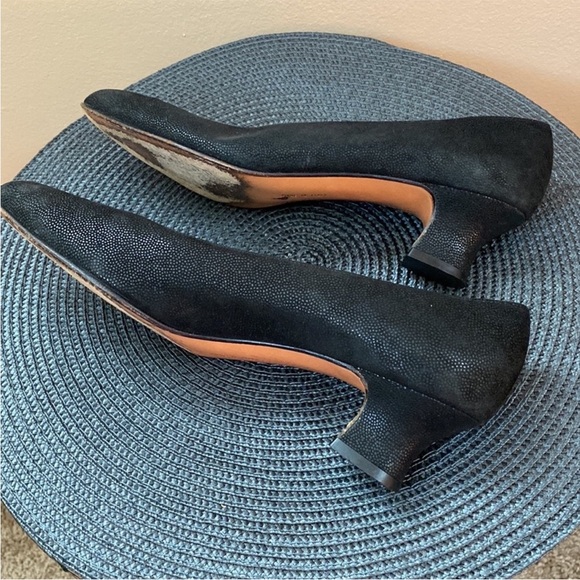 VTG Salvatore Ferragamo Black Stingray Classic Pumps - Picture 4 of 11